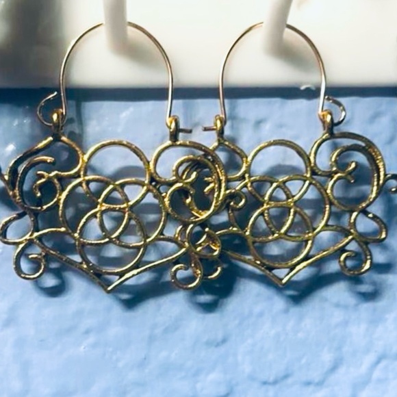 Mandorla Venn Diagram Interstice Liminal Space Heaven Earth Scrolling Lacey Hoop - Picture 9 of 10